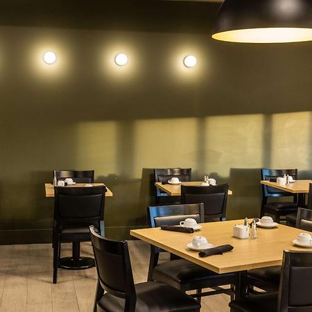 Готель Doubletree By Hilton Calgary North Екстер'єр фото