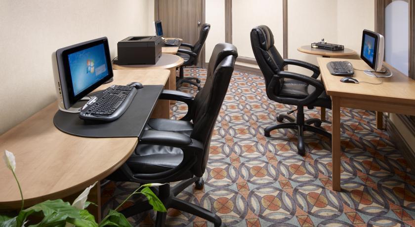 Готель Doubletree By Hilton Calgary North Екстер'єр фото