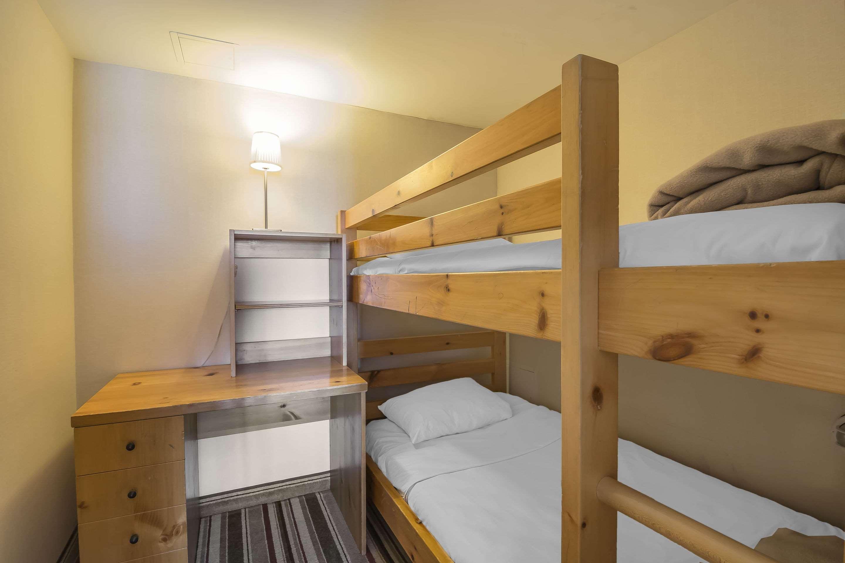 Готель Doubletree By Hilton Calgary North Екстер'єр фото