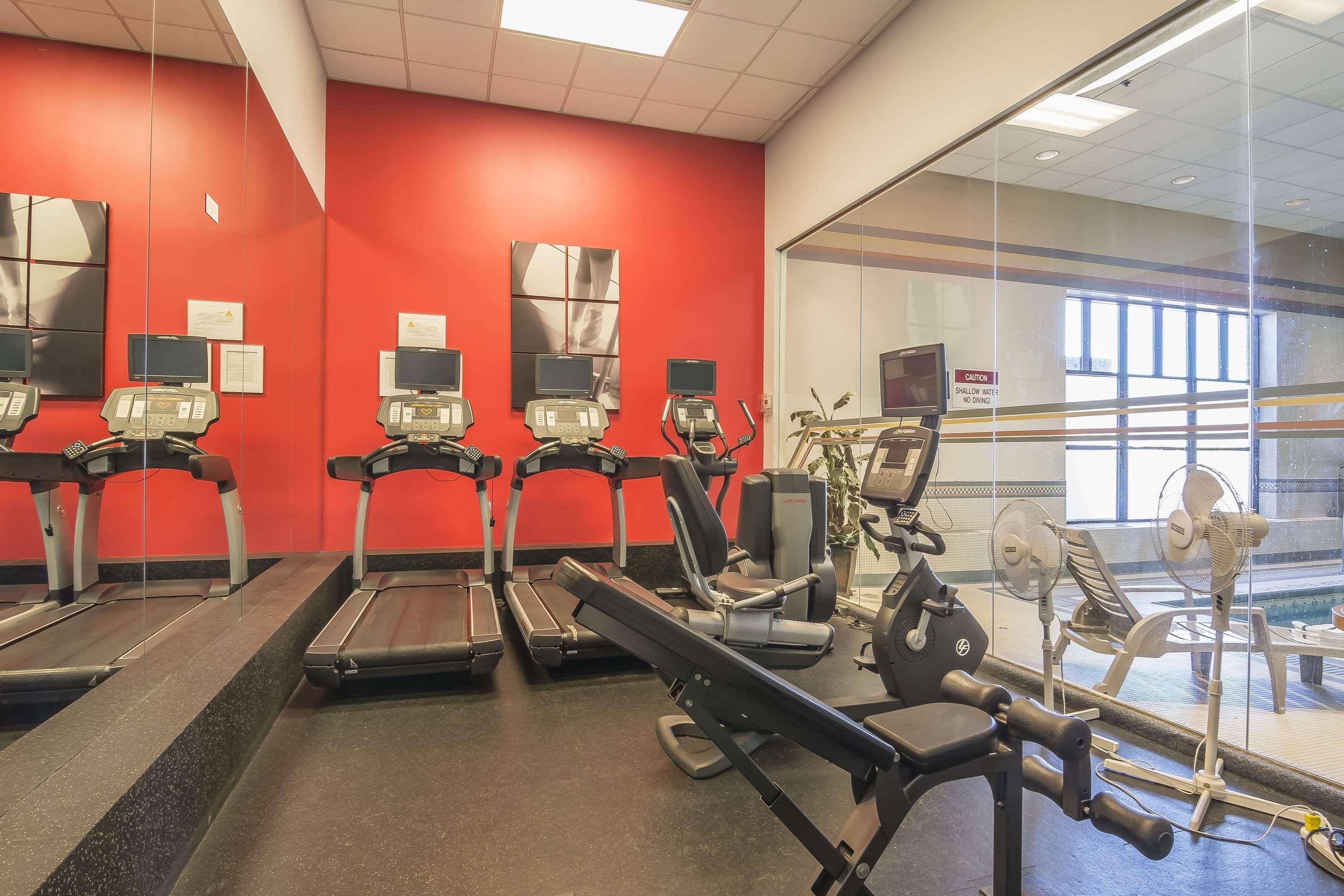 Готель Doubletree By Hilton Calgary North Екстер'єр фото