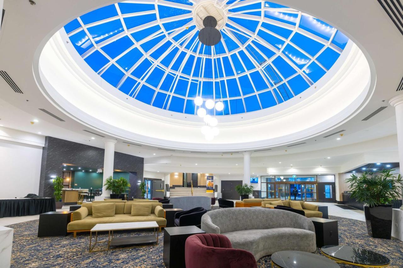 Готель Doubletree By Hilton Calgary North Екстер'єр фото