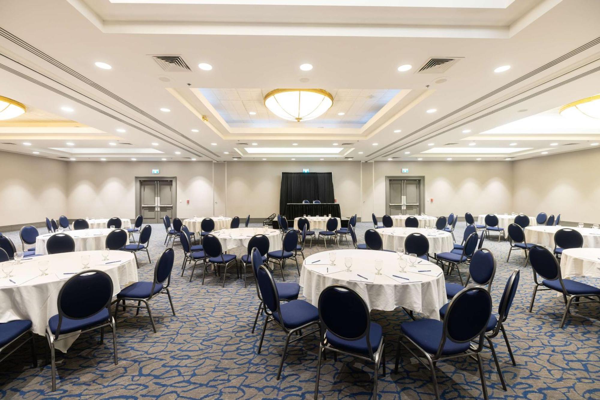 Готель Doubletree By Hilton Calgary North Екстер'єр фото