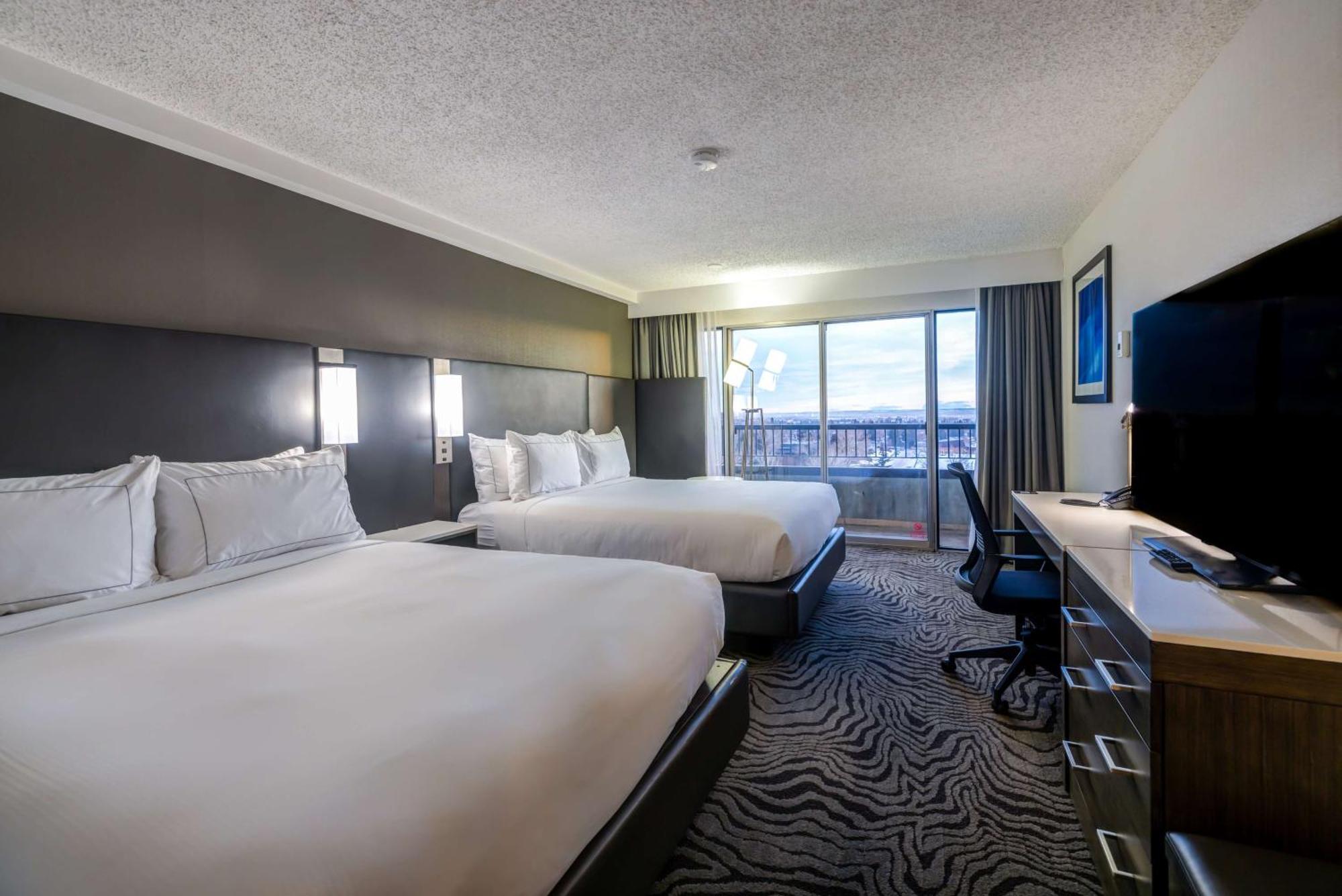Готель Doubletree By Hilton Calgary North Екстер'єр фото