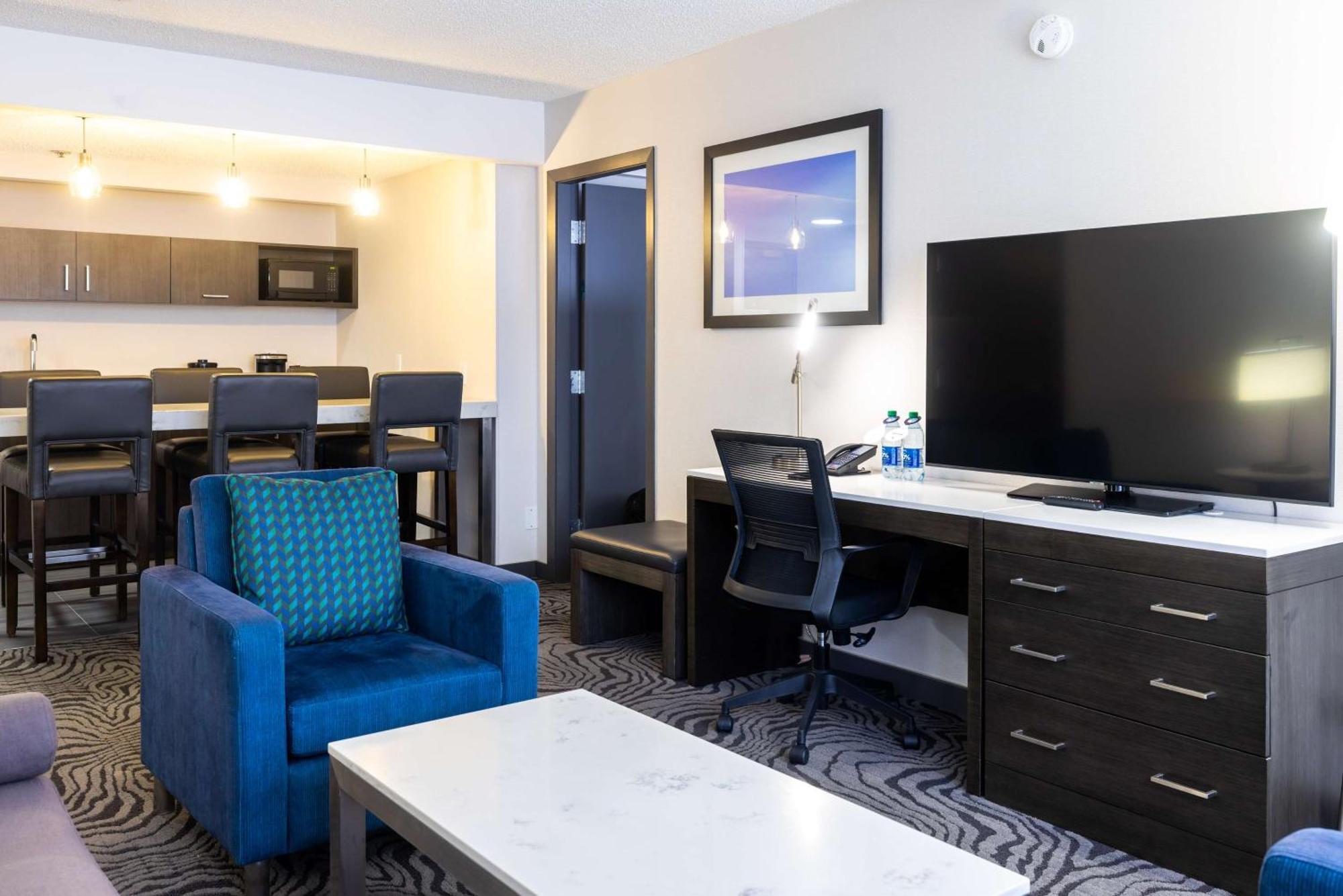 Готель Doubletree By Hilton Calgary North Екстер'єр фото