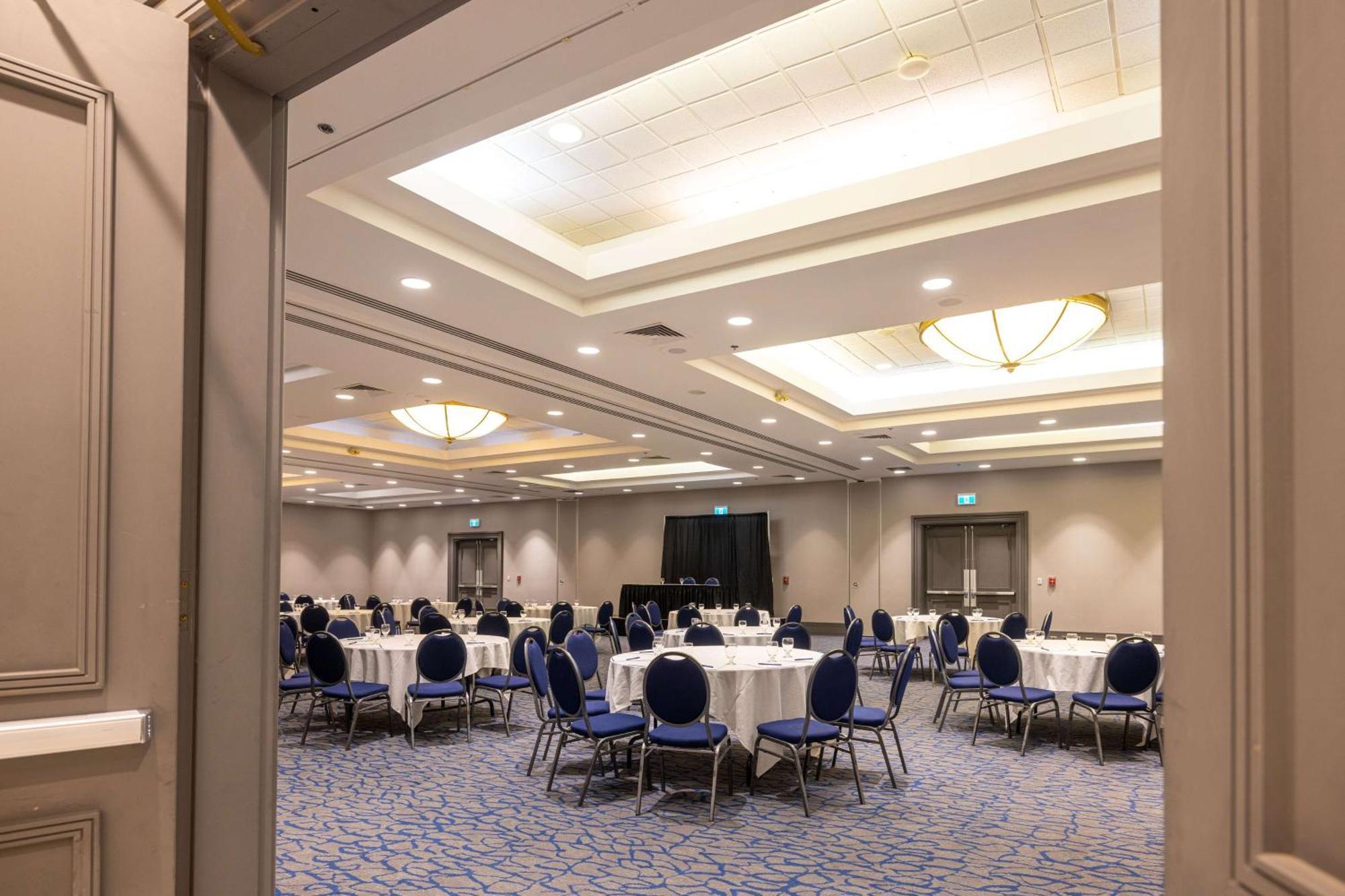 Готель Doubletree By Hilton Calgary North Екстер'єр фото