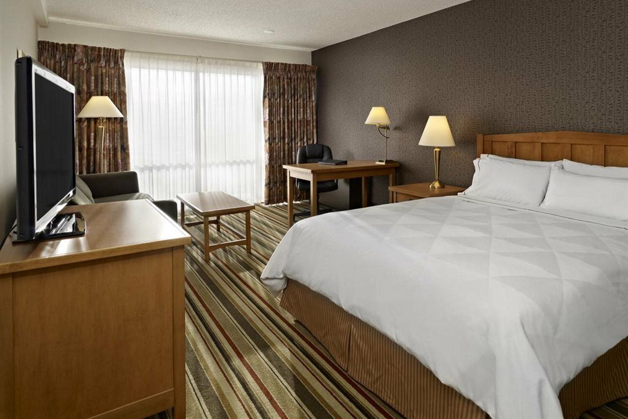 Готель Doubletree By Hilton Calgary North Екстер'єр фото